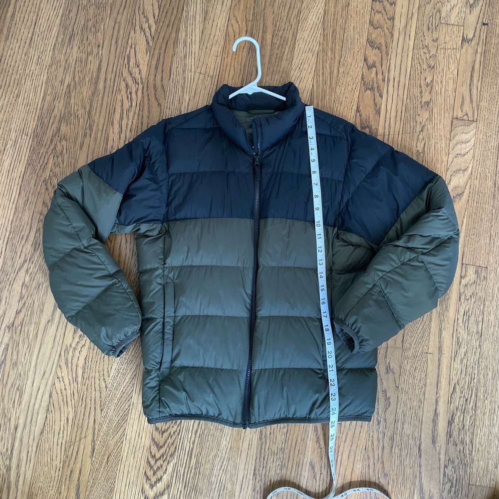 Uniqlo zip up green puffer jacket